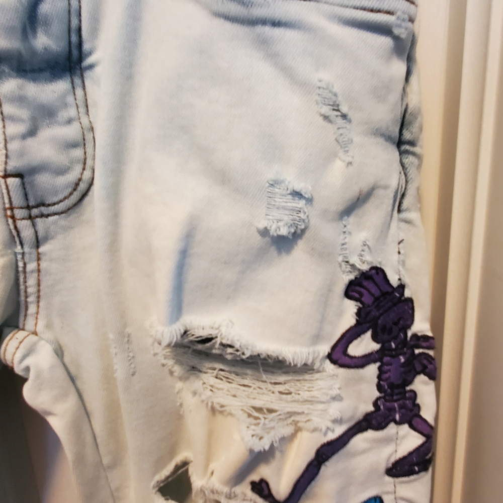 Colorful Embroidered Ripped Jeans - Picture 7 of 16